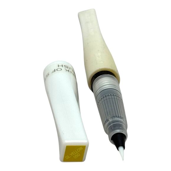 Wink of Stella Brush Tip Glitter Pen 050 Yellow - Picture 1 of 3